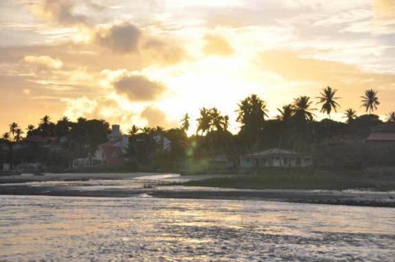 Pôr-do-sol em Marudá, na travessia de barco para Algodoal - PA